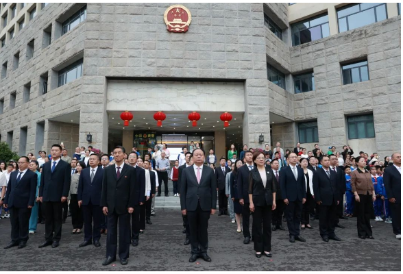 “祝福您，我的国！”省人大常委会机关举行国庆升旗仪式