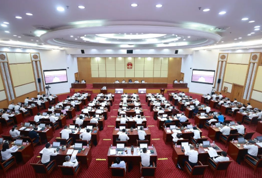 省十四届人大常委会举行第十次会议