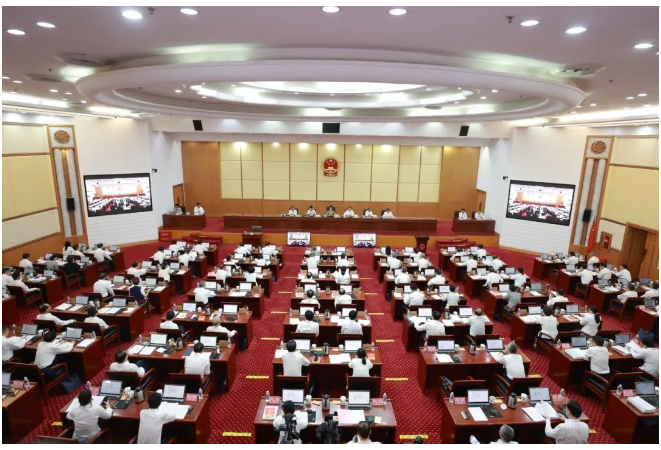 省十四届人大常委会举行第十一次会议 毛伟明作有关人事议案的说明